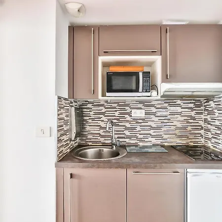Studio In Luxury Building With Swimming Pool Appartamento *